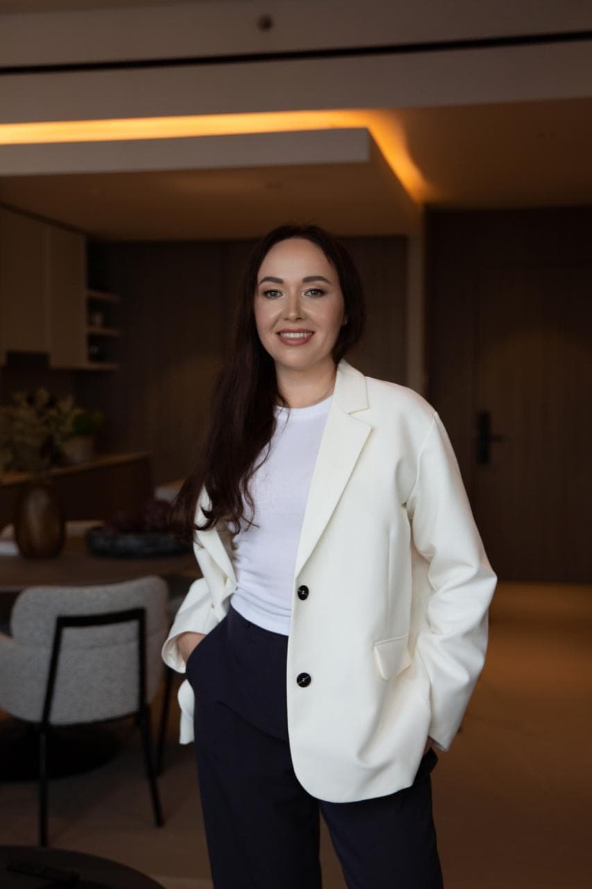 Oksana — Dubai investor-broker